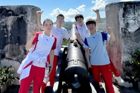 米乐M6易游体育-运动员们在欢呼声中取得胜利，体现出色的团队合作(运动员们发扬了朝气赛场内外洋溢着热烈而祥和的气氛)