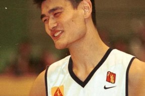 米乐M6易游体育-上海大鲨鱼队大胜新疆，状态飙升(上海大鲨鱼队大胜新疆,状态飙升是真的吗)