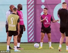 比利时队成功逆转，取得胜利